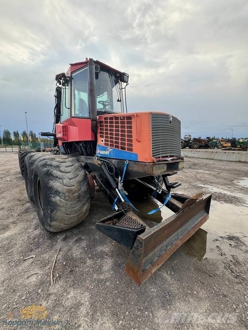 Valmet 890.2 Форуардери