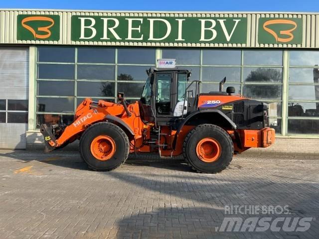 Hitachi ZW 250-6 Колесни товарачи