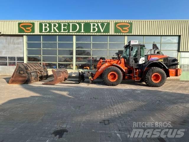 Hitachi ZW 250-6 Колесни товарачи