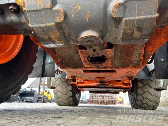 Hitachi ZW 250-6 Колесни товарачи