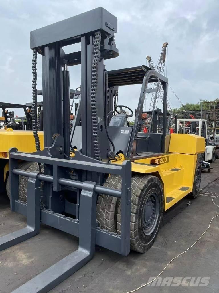 Komatsu 20 Ton Дизелови камиони