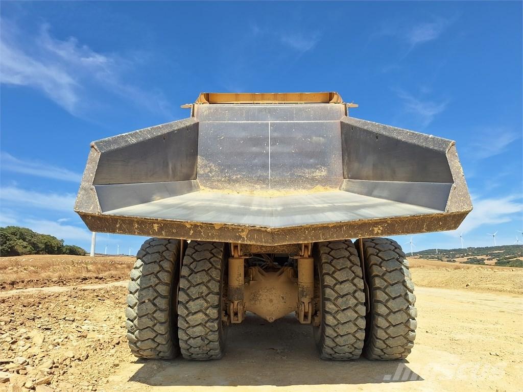 Komatsu HD 605-7E0 Твърди самосвали
