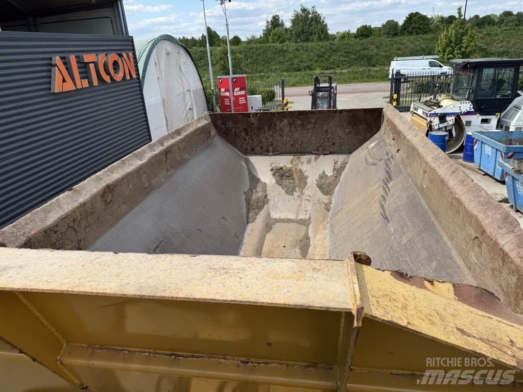 CAT 730C Странични самосвали