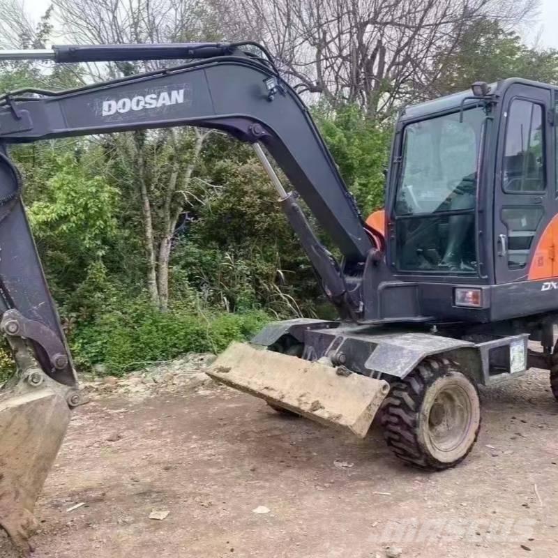 Doosan DX60W Колесни екскаватори