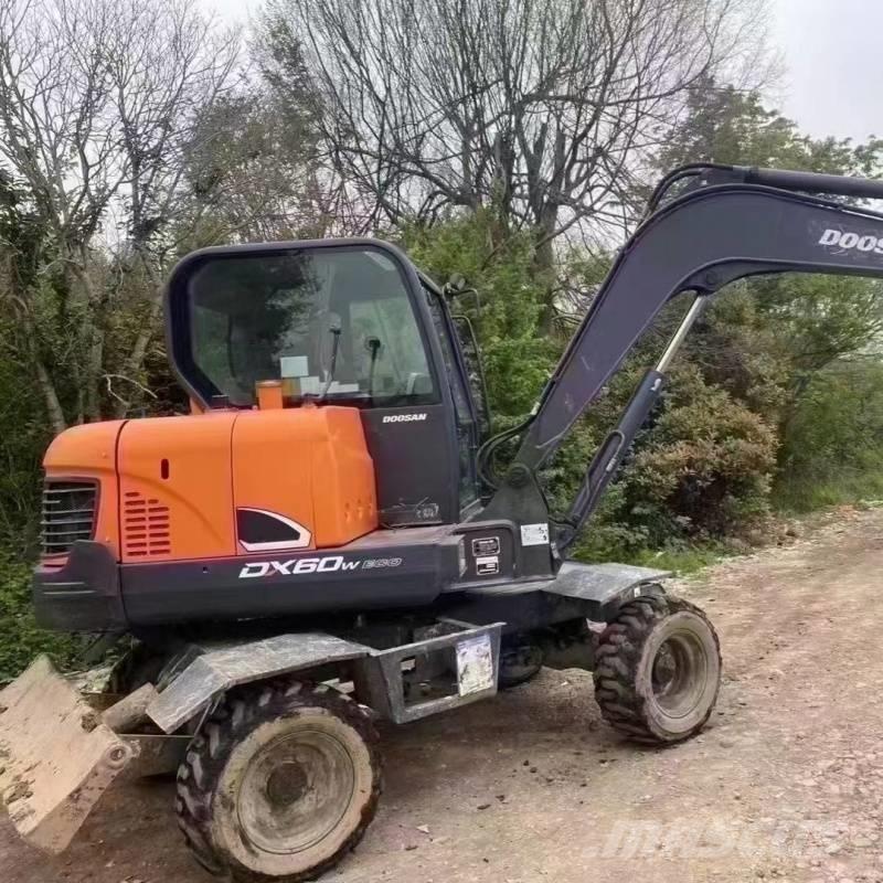 Doosan DX60W Колесни екскаватори