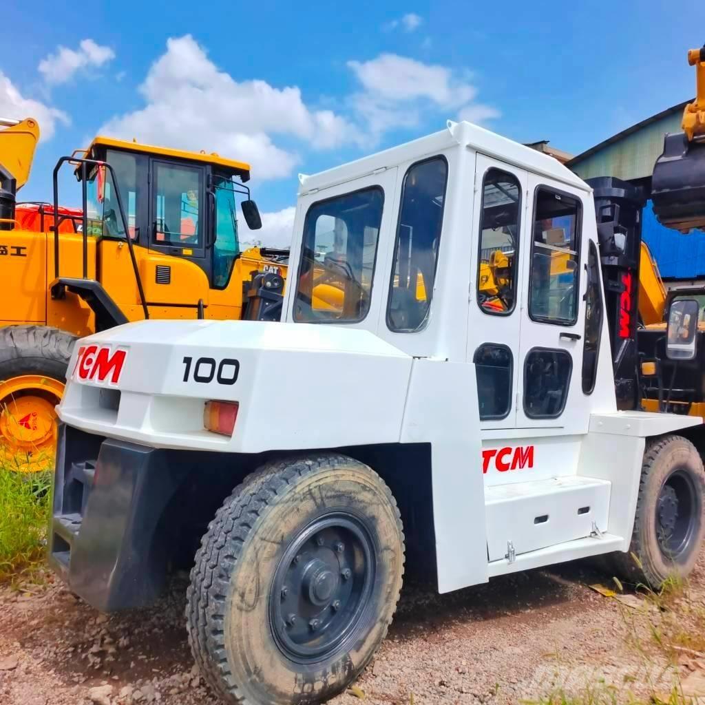 TCM FD100 Дизелови камиони