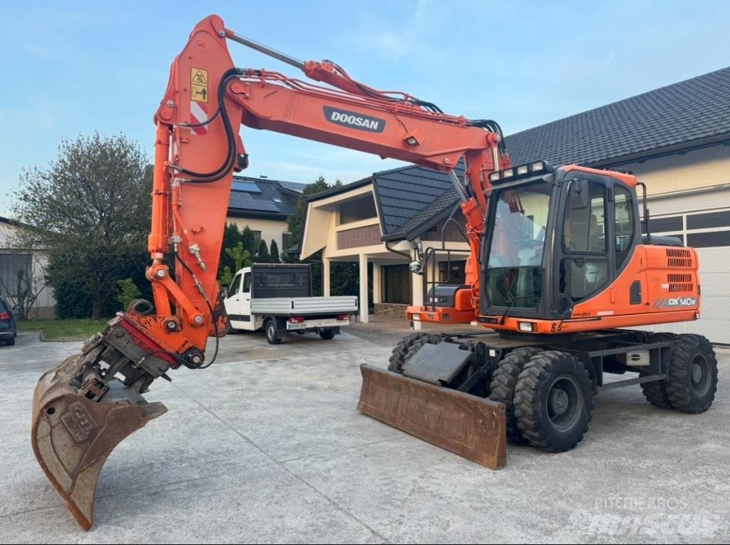 Doosan DX 140 W Колесни екскаватори