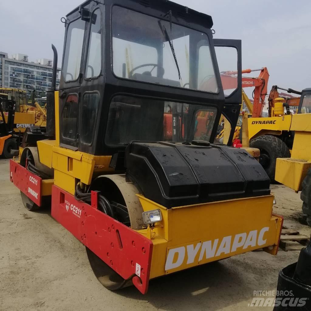 Dynapac CC 211 Двойни барабанни ролки
