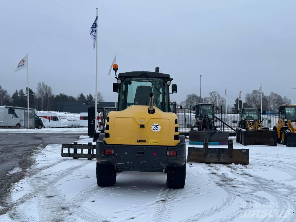 Yanmar V 120 Колесни товарачи