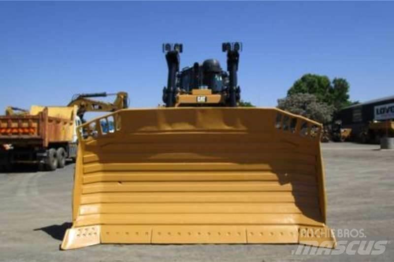 CAT D8R Верижни булдозери
