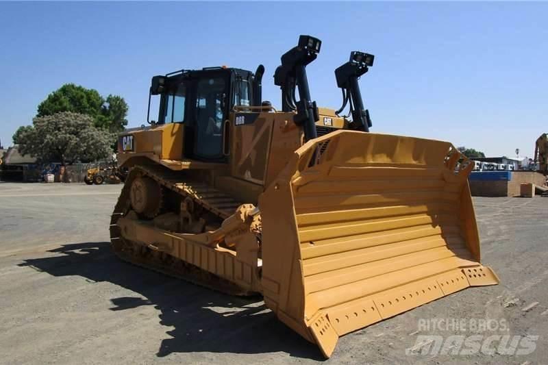 CAT D8R Верижни булдозери
