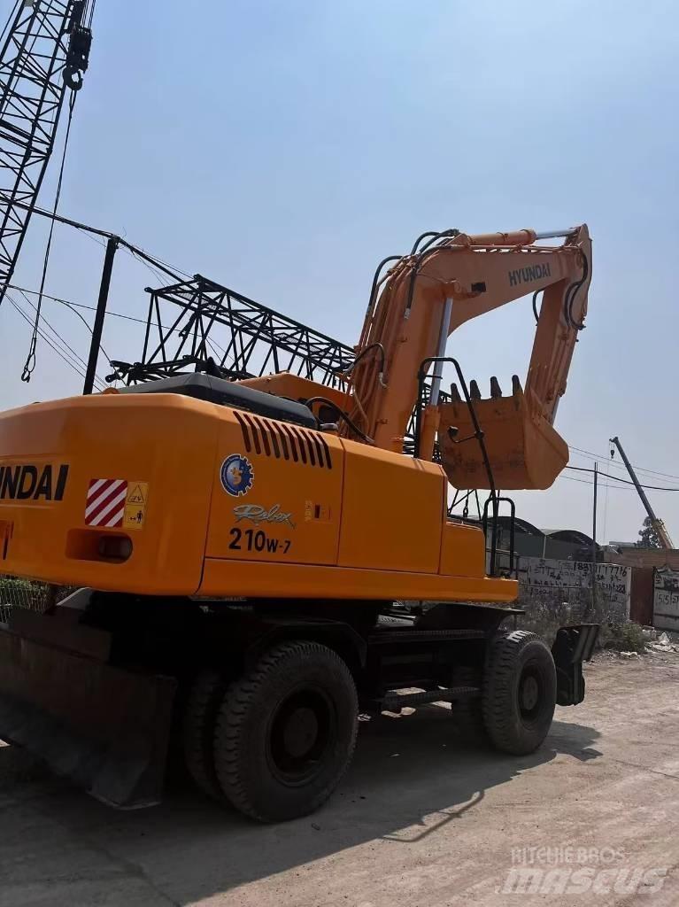 Hyundai 210w-9 Колесни екскаватори