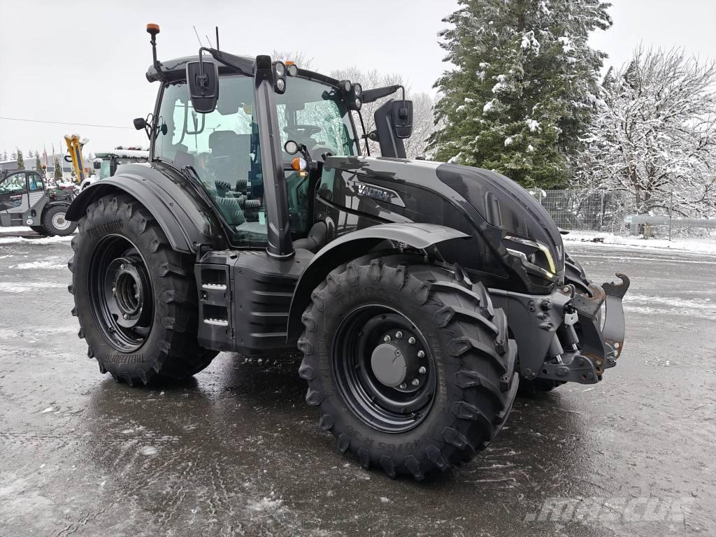 Valtra T 255 Versu Трактори