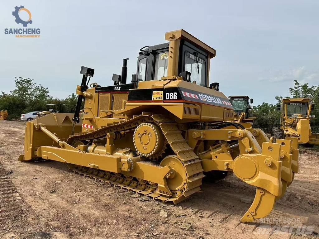 CAT D8R Верижни булдозери
