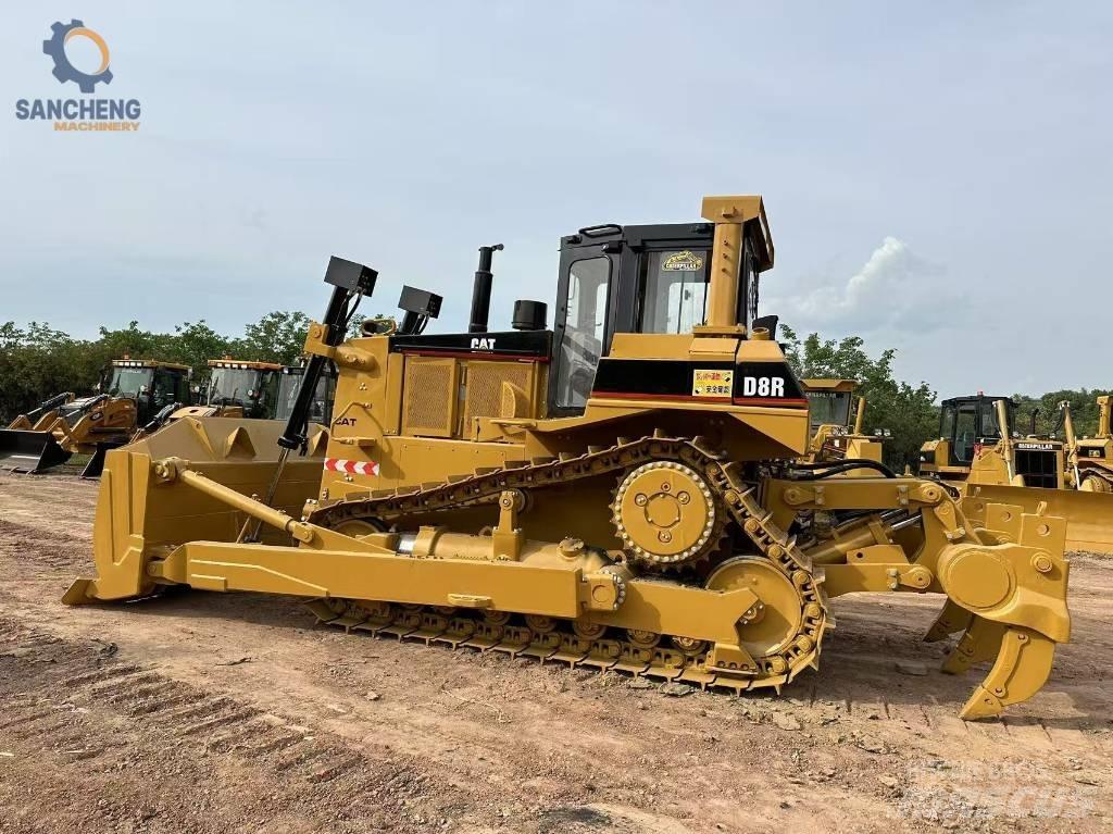 CAT D8R Верижни булдозери
