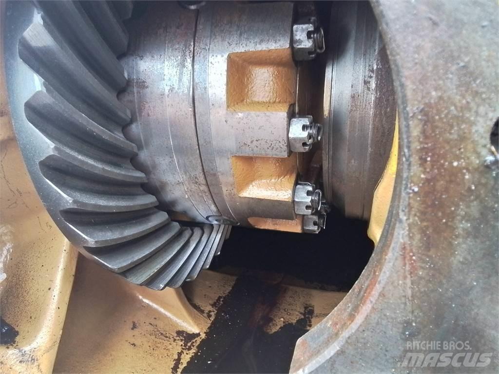 Volvo BM 868 Предаване
