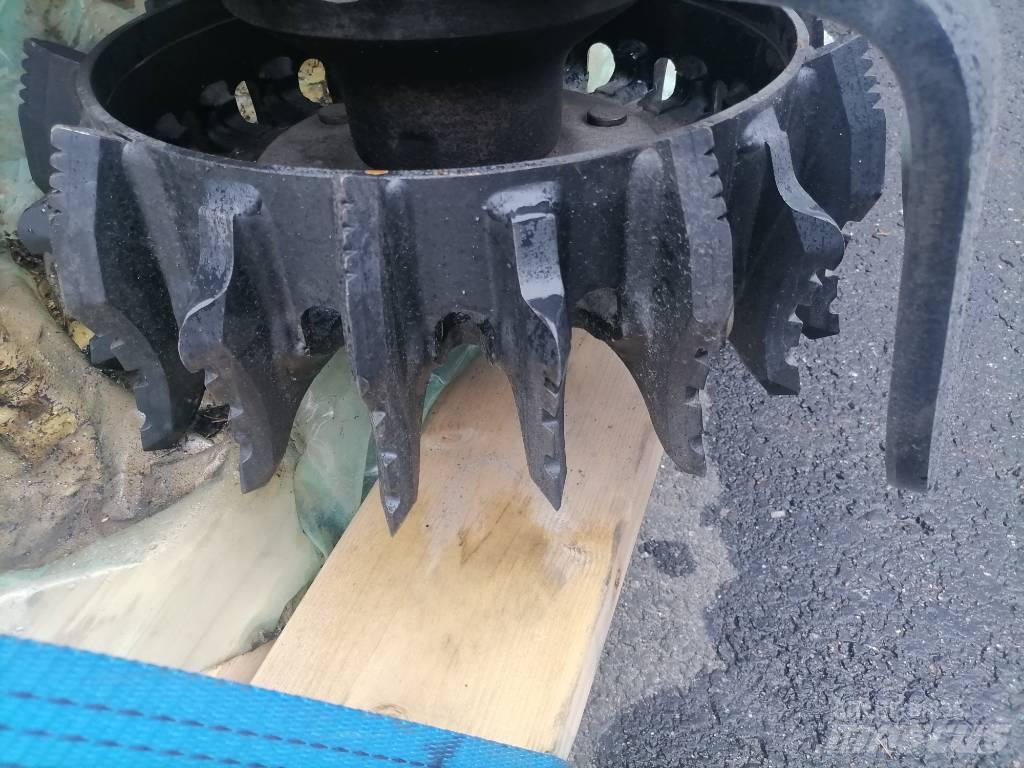 Komatsu C 124 Харвестери