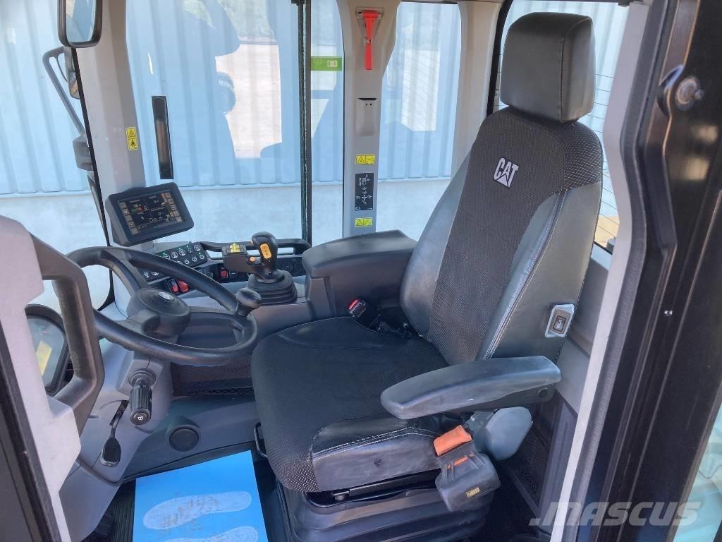CAT 938M Колесни товарачи