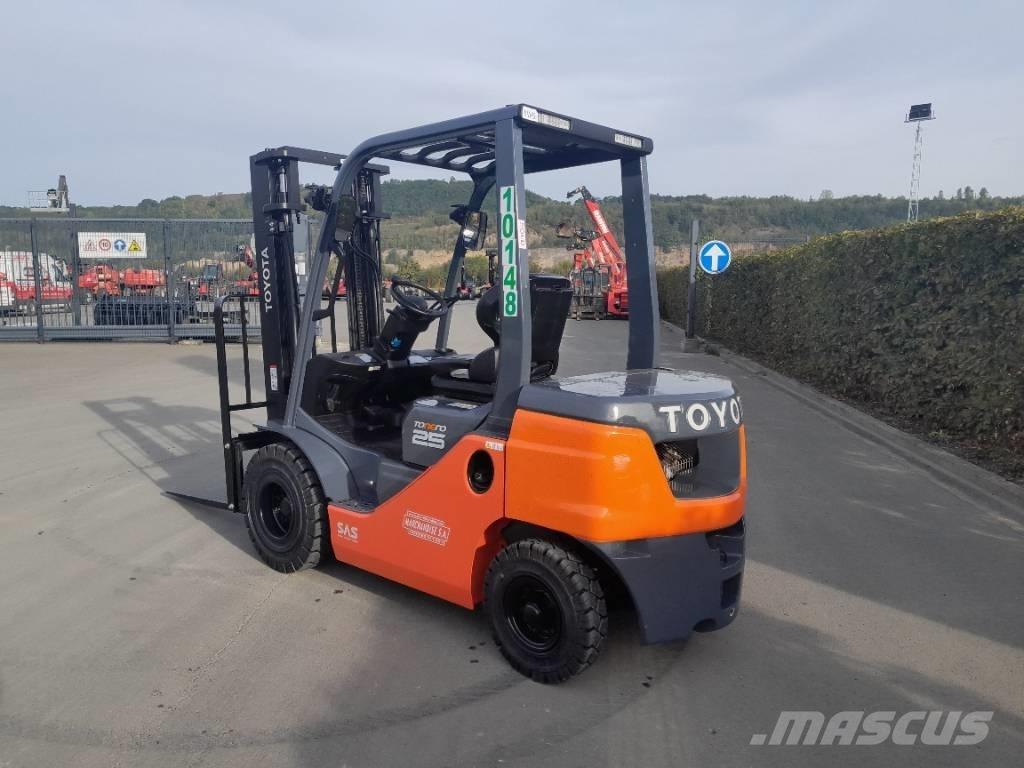 Toyota 52-8 FDF 25 Дизелови камиони