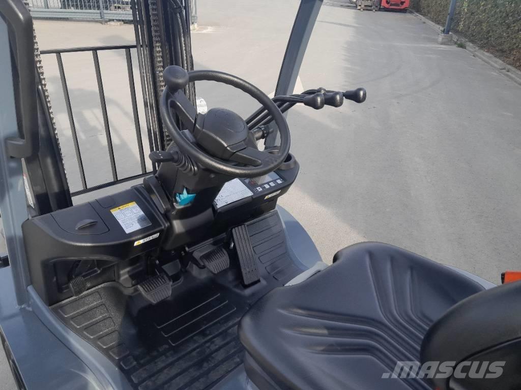Toyota 52-8 FDF 25 Дизелови камиони