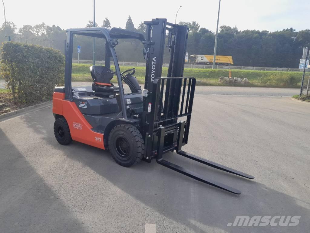 Toyota 52-8 FDF 25 Дизелови камиони