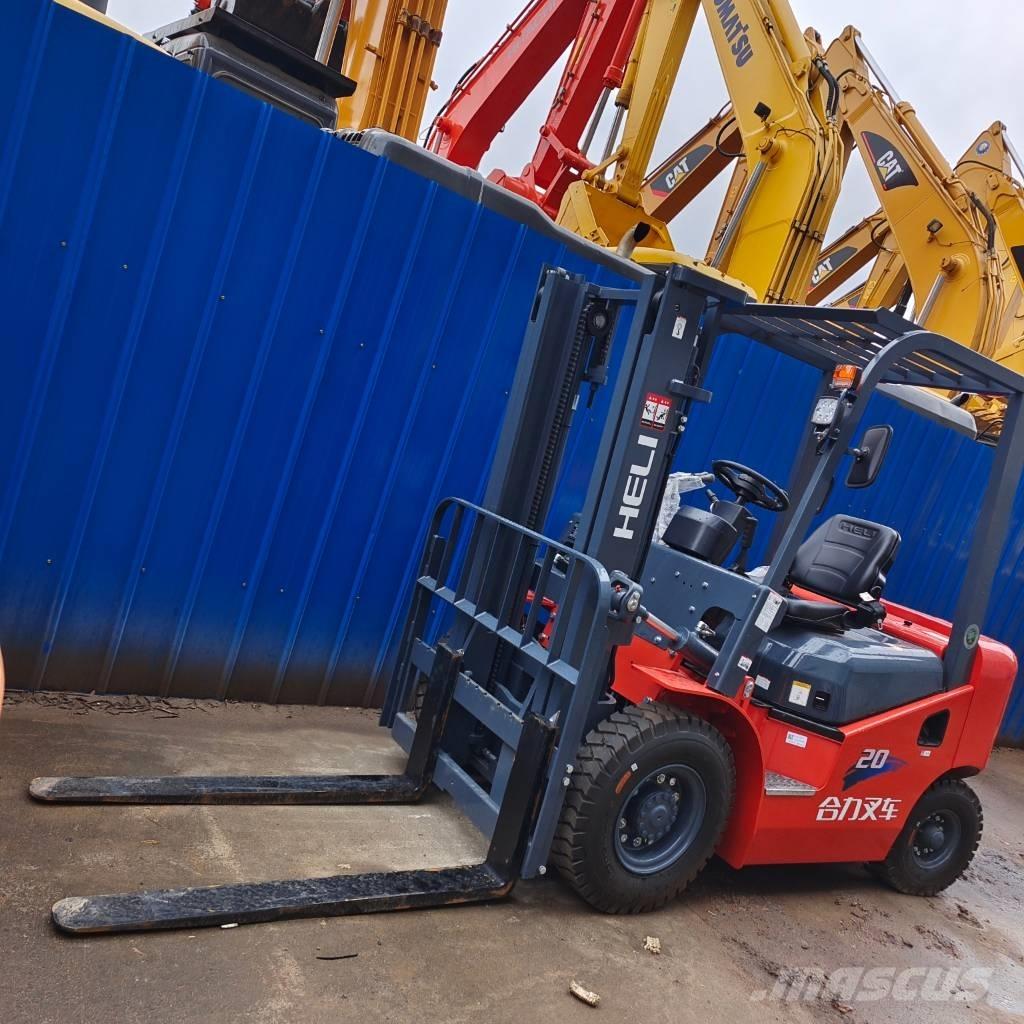 Heli FD 30 Дизелови камиони