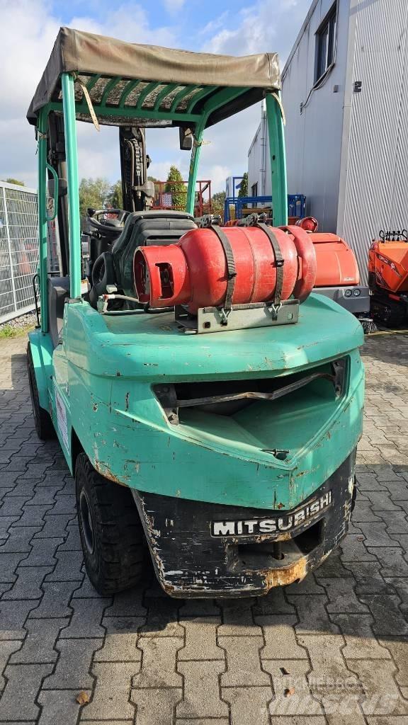 Mitsubishi FG 35 N Камиони с АГУ