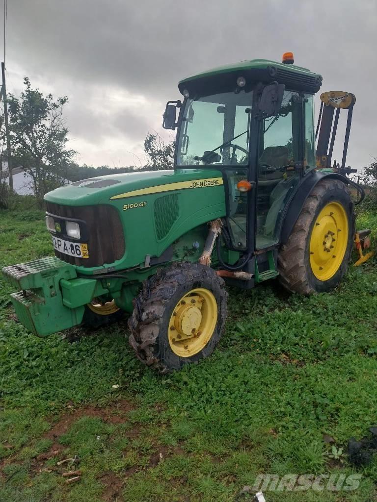 John Deere 5075 E Трактори