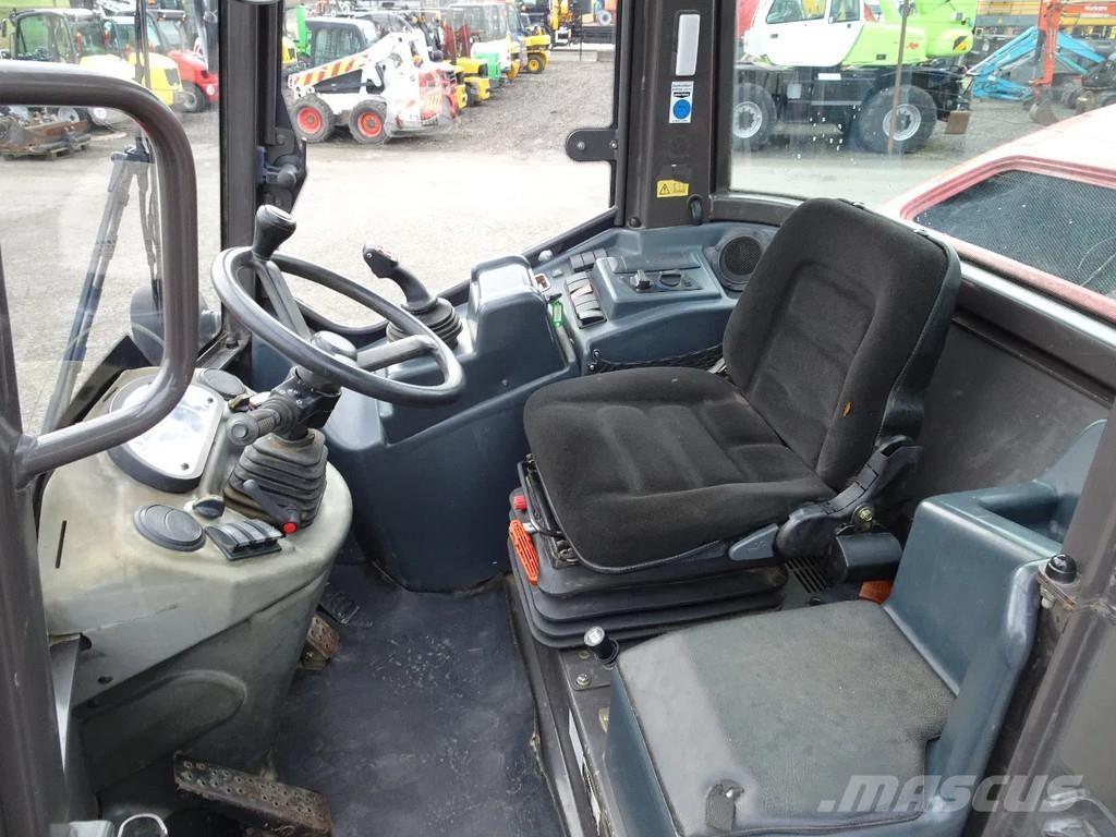 Mecalac AS700 Колесни товарачи