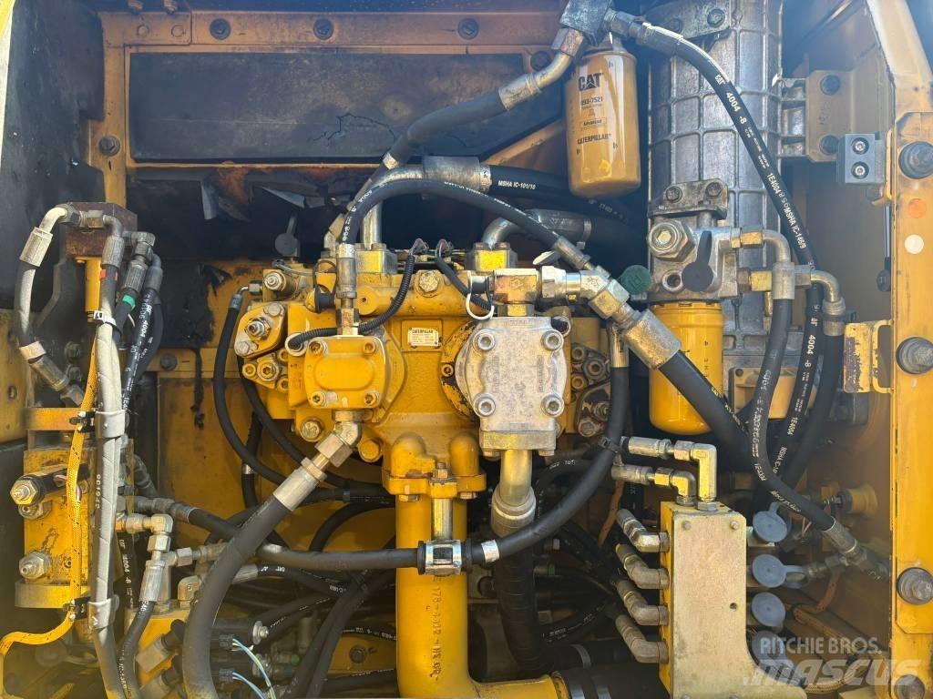 CAT 323 D L Верижен екскаватор