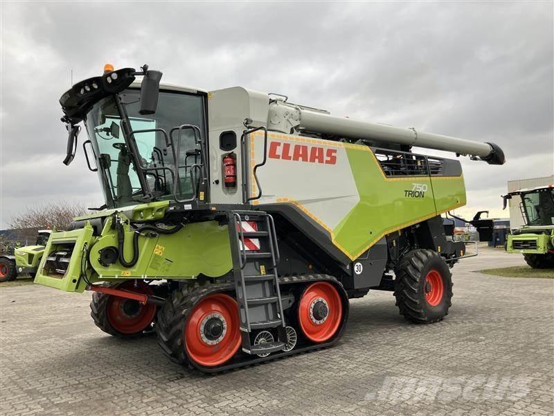 CLAAS TRION 750 TT Комбайни