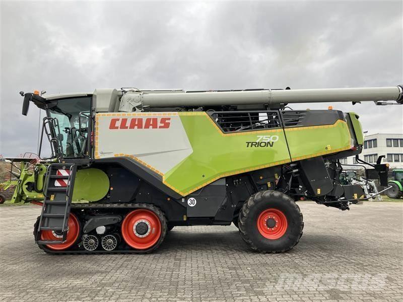 CLAAS TRION 750 TT Комбайни