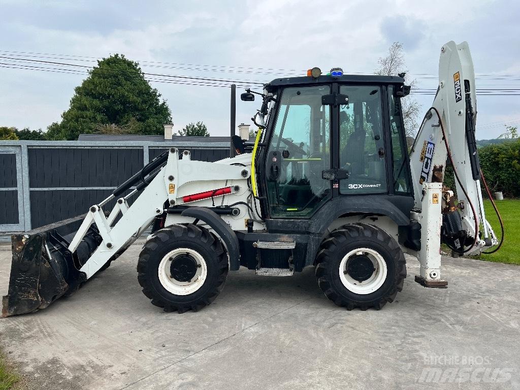 JCB 3CX Товарач със заден ексватор
