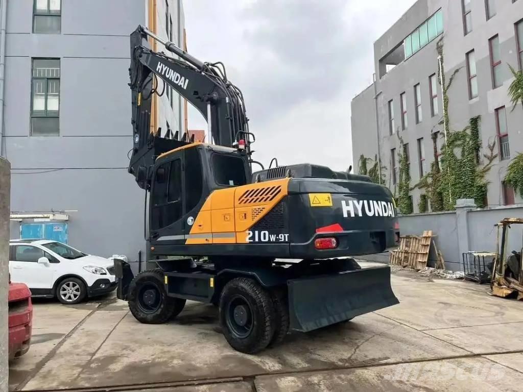 Hyundai R210W-9T Колесни екскаватори