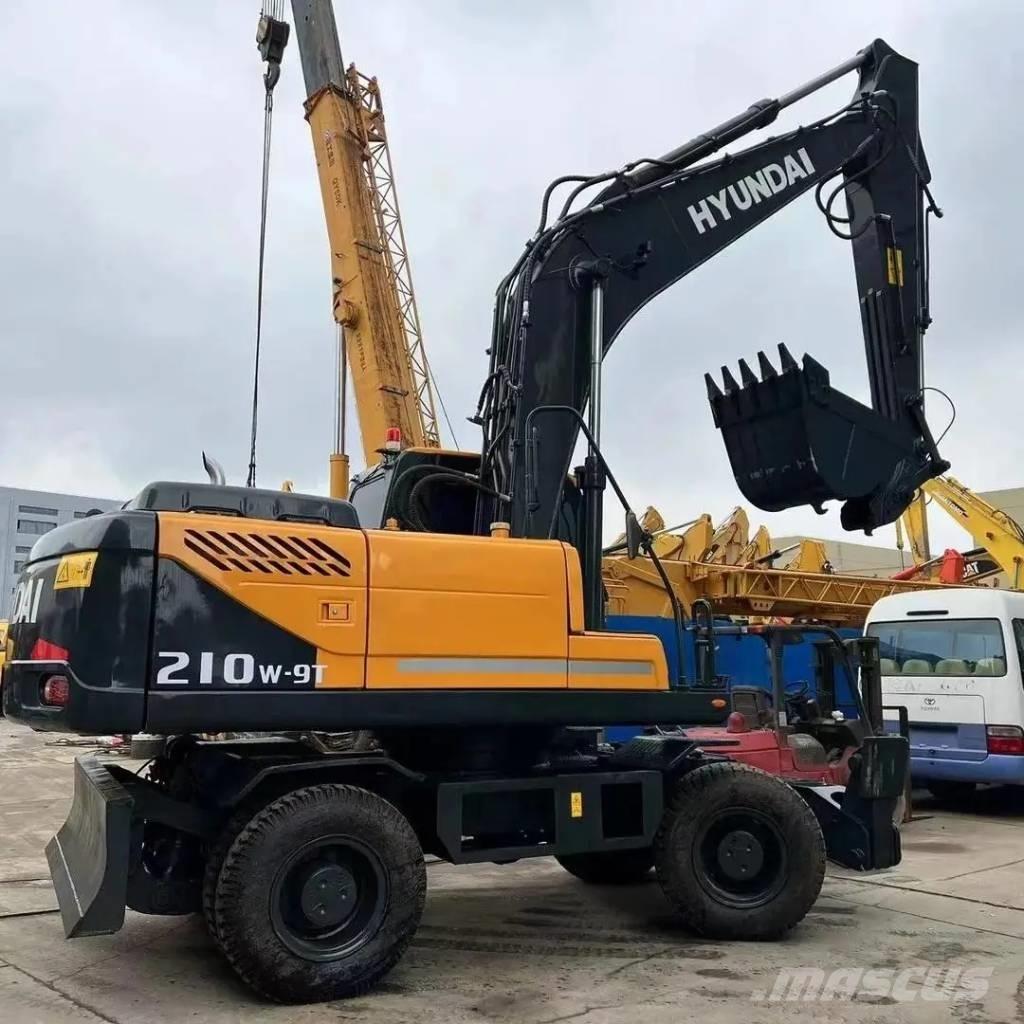 Hyundai R210W-9T Колесни екскаватори