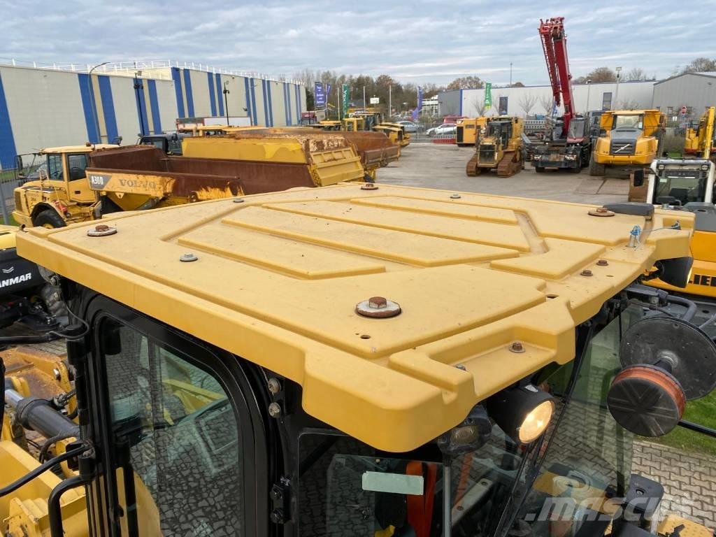 CAT 980M Колесни товарачи