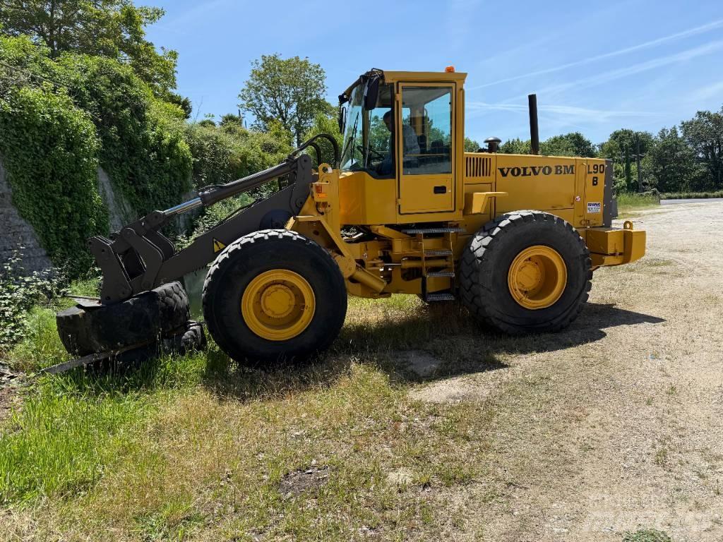 Volvo L90B Колесни товарачи