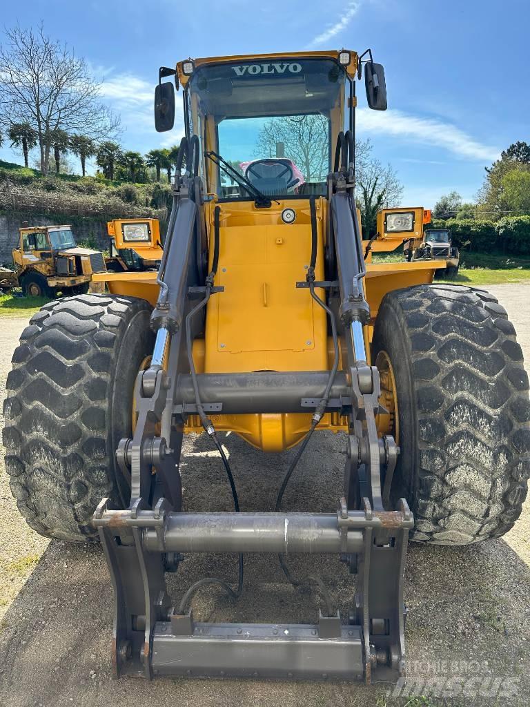 Volvo L90B Колесни товарачи