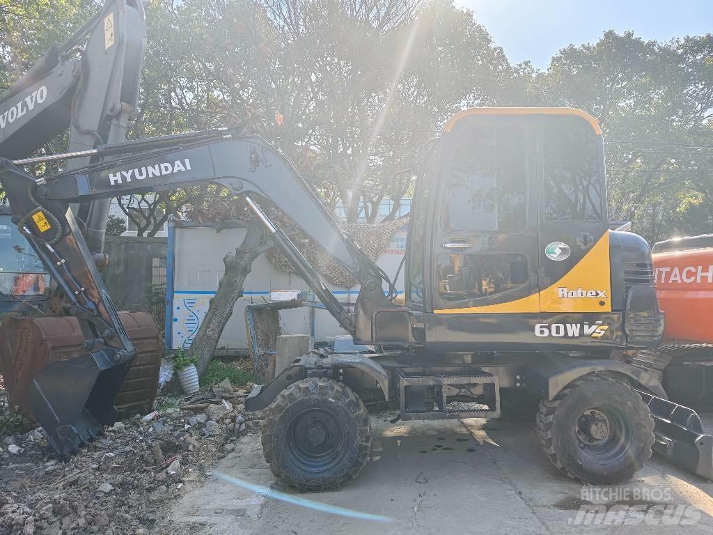 Hyundai R60W Колесни екскаватори