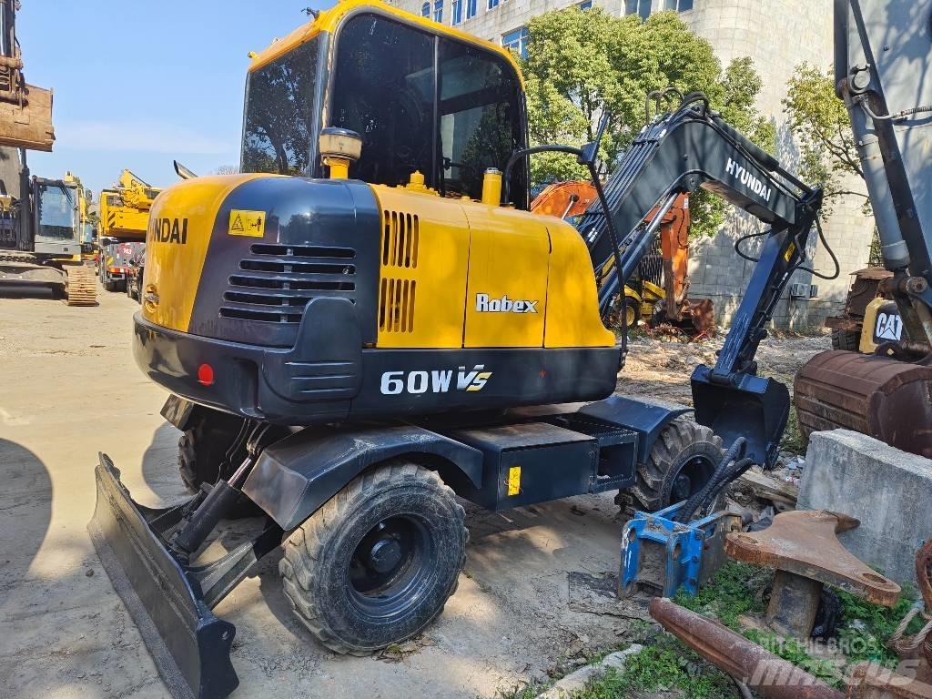 Hyundai R60W Колесни екскаватори