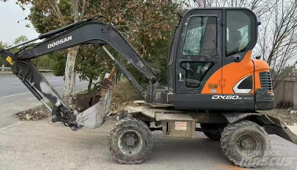 Doosan DX 60 Колесни екскаватори