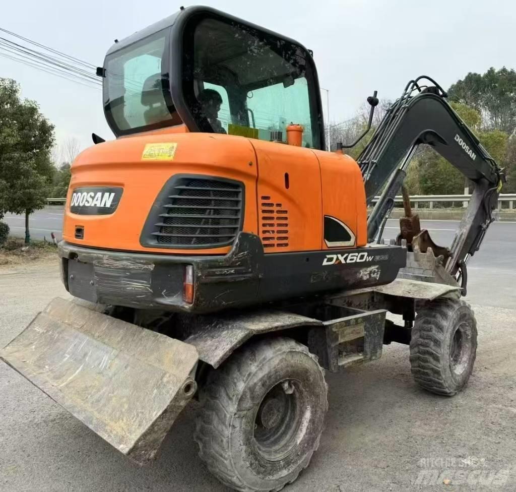 Doosan DX 60 Колесни екскаватори
