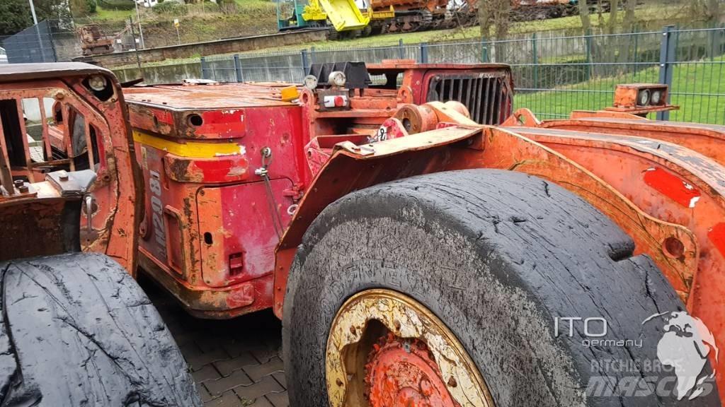 Sandvik LH 208 L Подземни товарачи