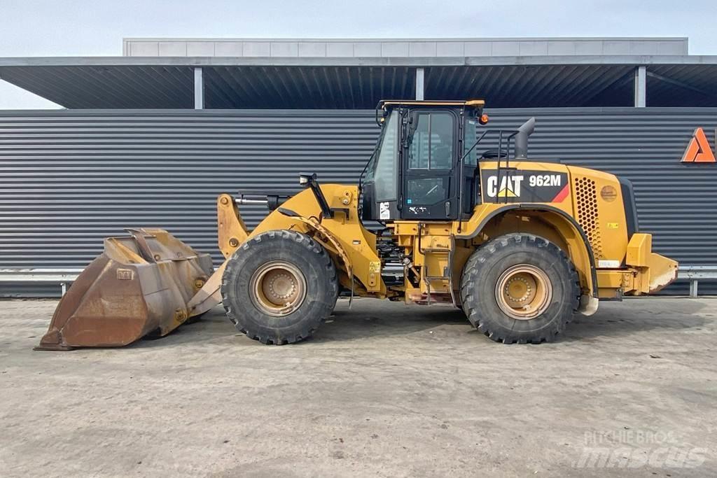 CAT 962M Колесни товарачи