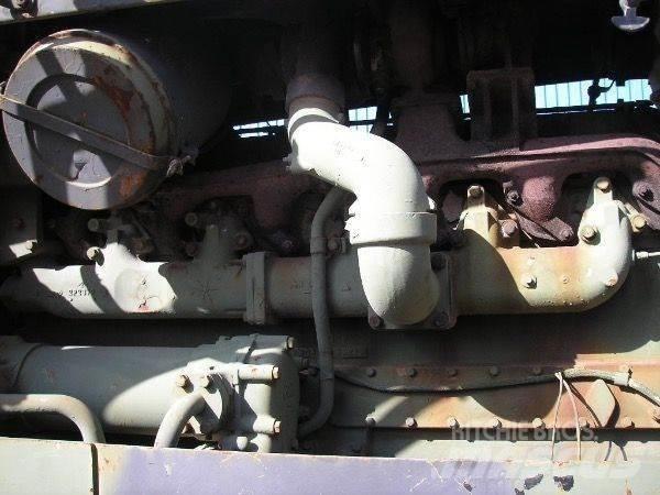 CAT D8K Верижни булдозери
