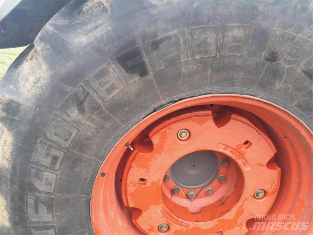 Fendt 826 Vario Трактори
