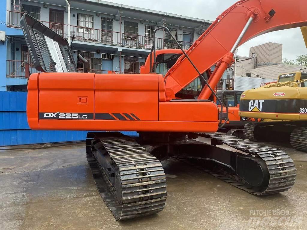 Doosan DX 225 Верижен екскаватор