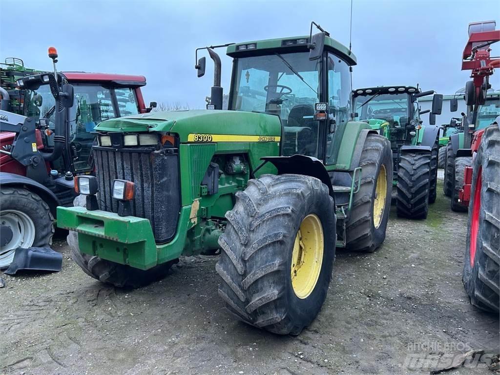 John Deere 8100 Трактори