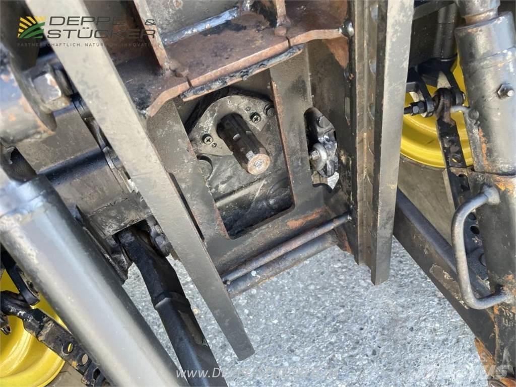 John Deere 3320 Компактни трактори