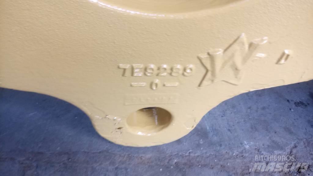 CAT 245 Шаси